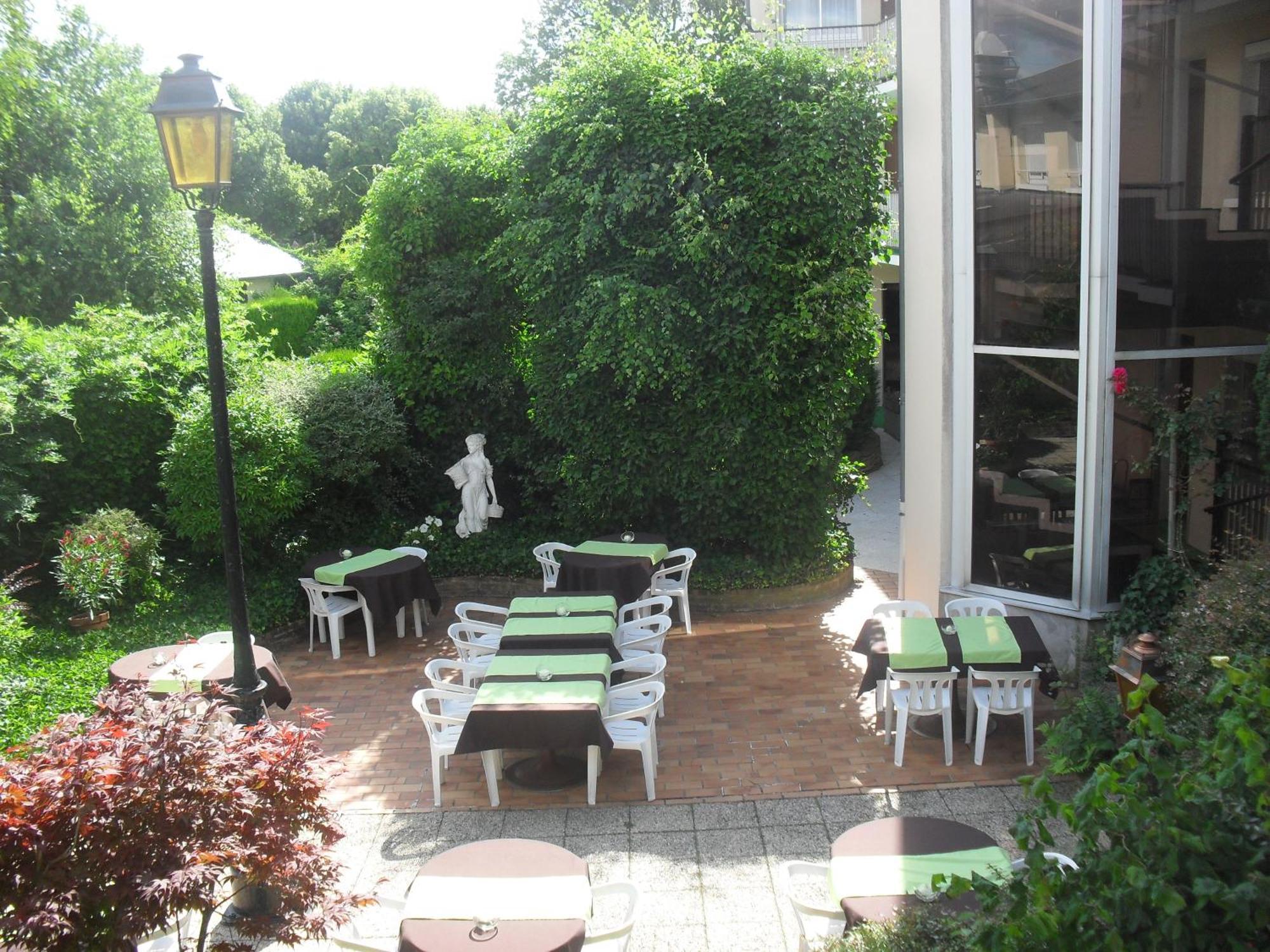 Contact Hotel De France Contres-Beauval-Cheverny Le Controis-en-Sologne Kültér fotó